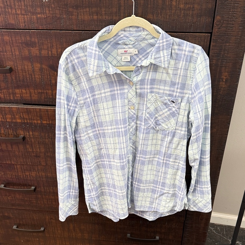 Vineyard Vines Blue and White Plaid Shirt size 8